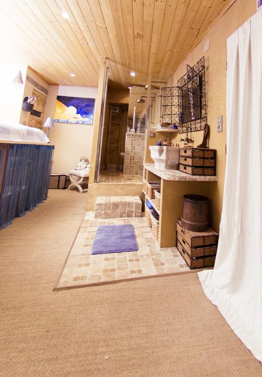 Gite Fa Mille Maison Bleu Robion en Luberon Habitación foto