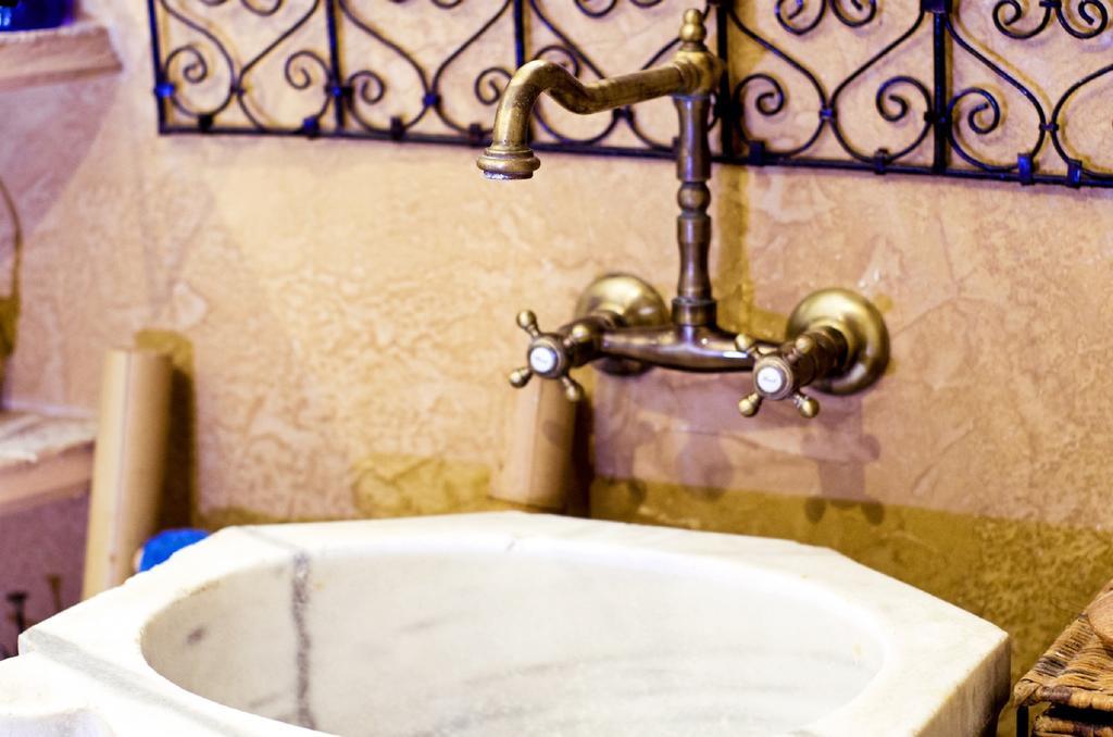 Gite Fa Mille Maison Bleu Robion en Luberon Habitación foto