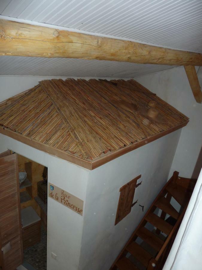 Gite Fa Mille Maison Bleu Robion en Luberon Exterior foto